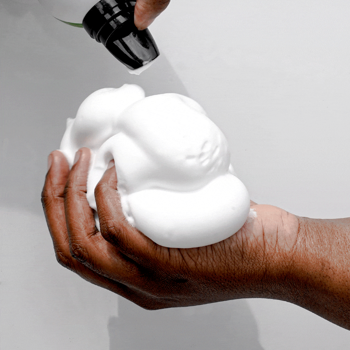 EBIN Lock n' Pomade Smoothing & Shine Setting Mousse - Menthol 2.7oz